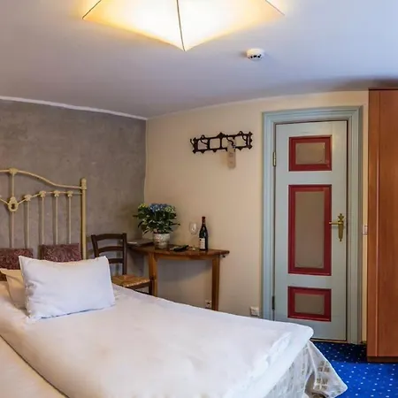 Otel Cru 4*