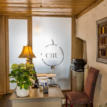 Cru Szálloda 4*