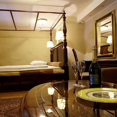 Cru Ξενοδοχείο 4*