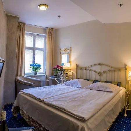 Cru Szálloda 4*