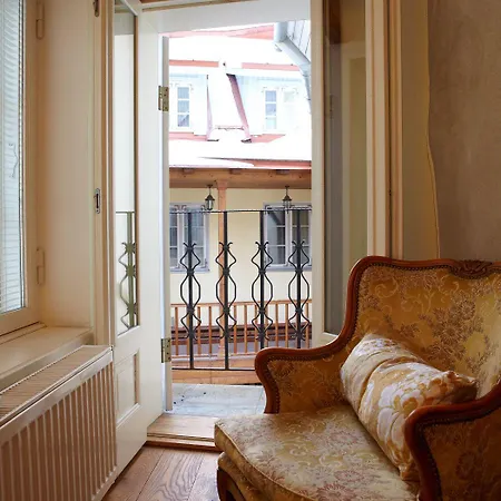 Cru Ξενοδοχείο 4*