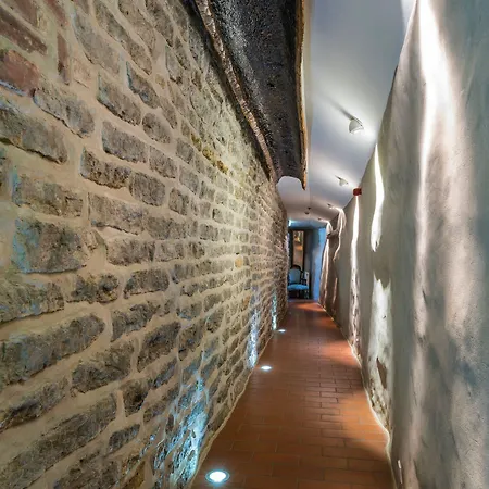 Cru Ξενοδοχείο 4*