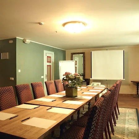 Cru Hotel