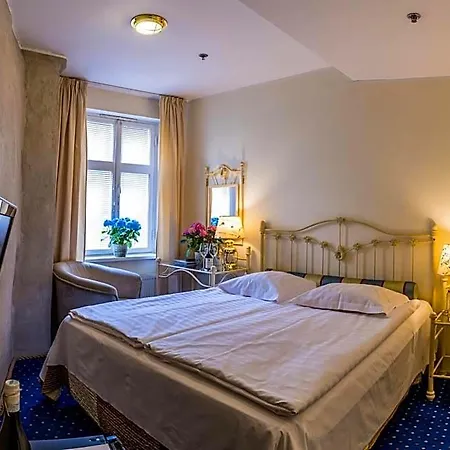 Cru 4* Tallin