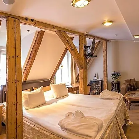 Cru Hotel 4*