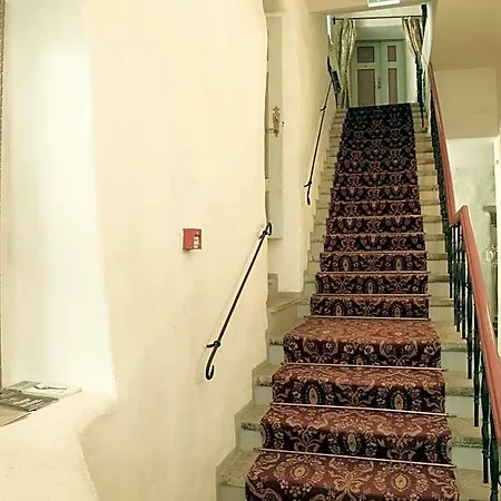 Cru Hotel