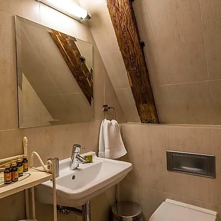 Cru Hotel