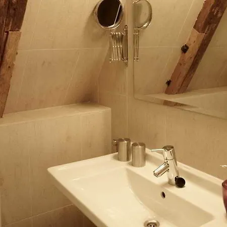 Hotell Cru 4*