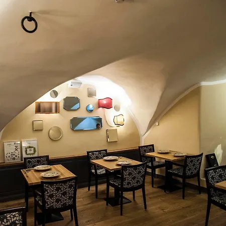 Cru فندق تالين