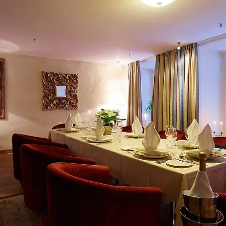 Cru Hotell 4*
