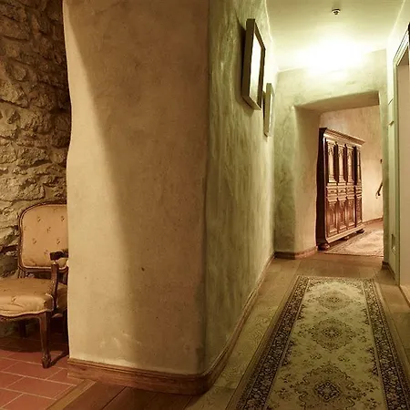 Cru Hotell 4*