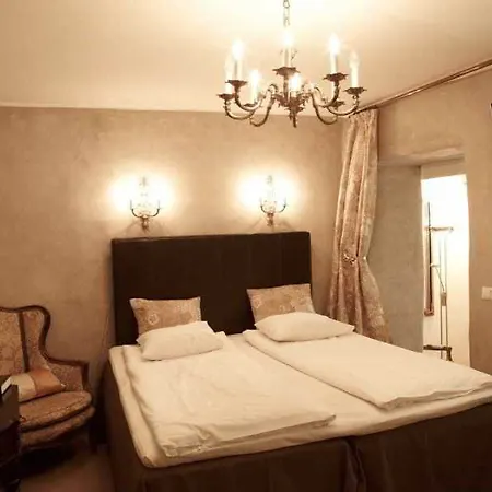 Cru Hotell