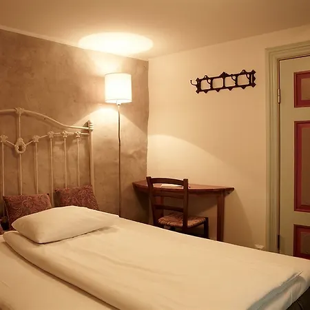 Hotell Cru 4*