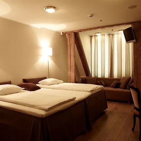 Hotell Cru 4*