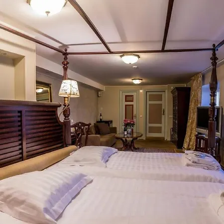 Cru Hotell 4*